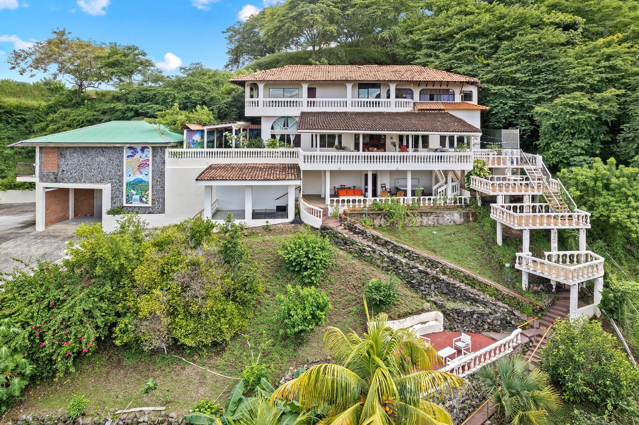 Luxury 19-Bedroom Property with Pools, Gardens & Stunning Ocean Views 