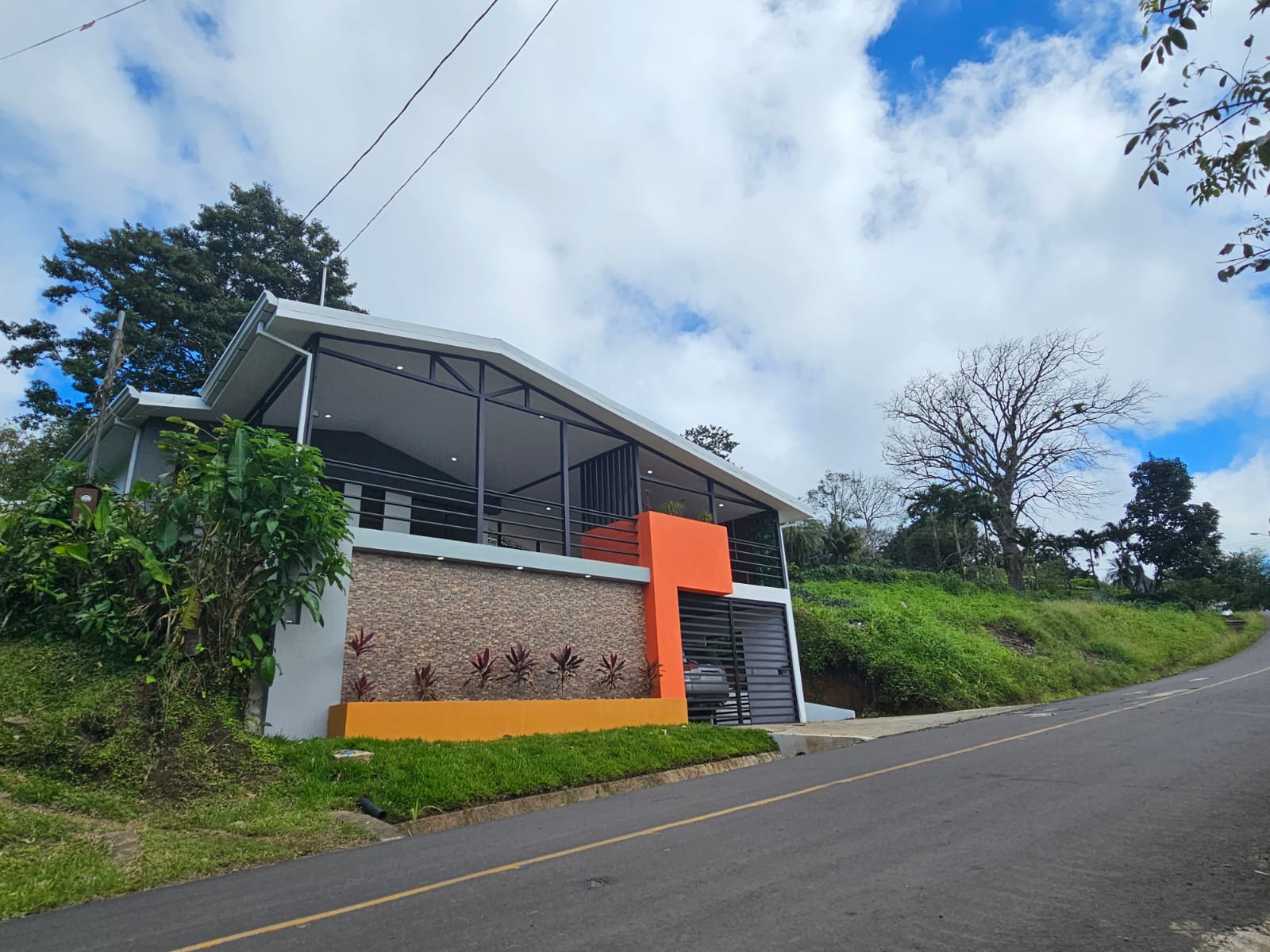 Modern Home 2BD 1BA with Beautiful Mountain Views in Parcelas