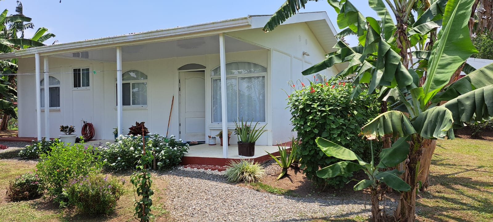 Lovely 3 Bedroom 1 Bathroom Home with Lake Arenal View In Tronadora