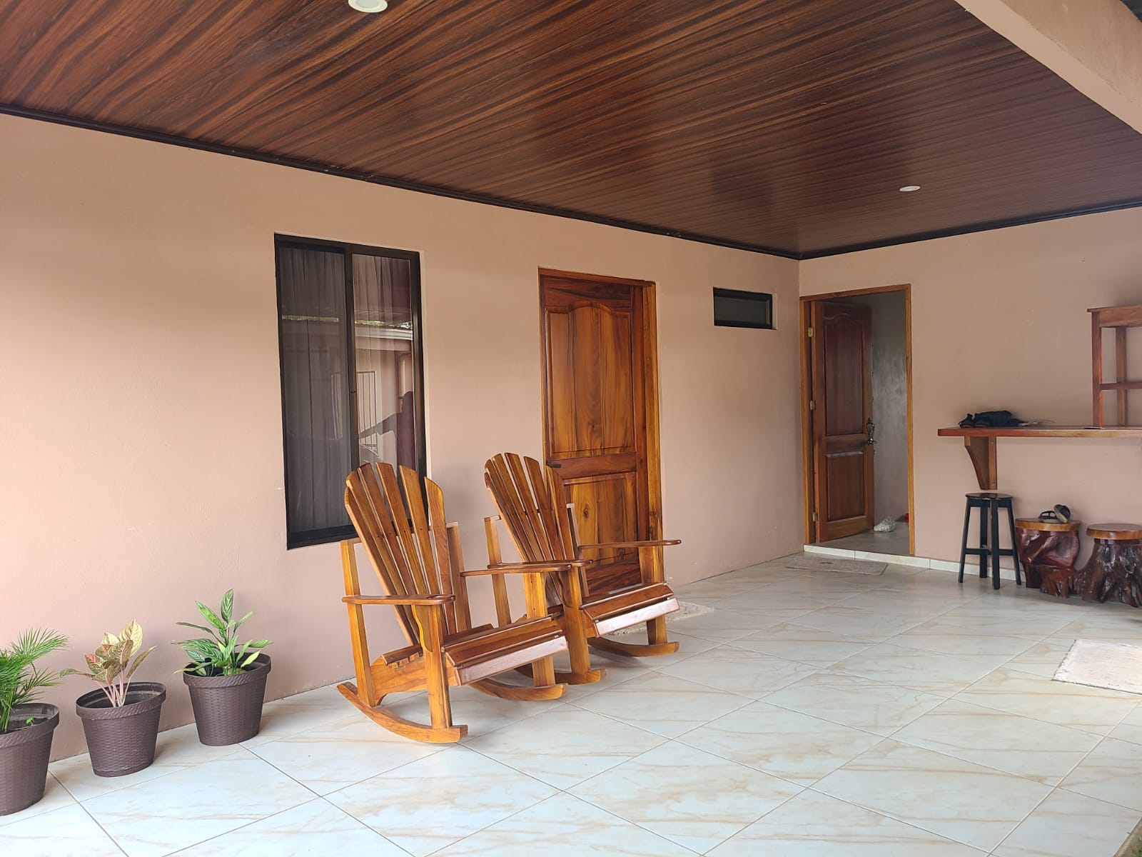 Spacious Property with Warehouses and Workshop in Mata de Caña