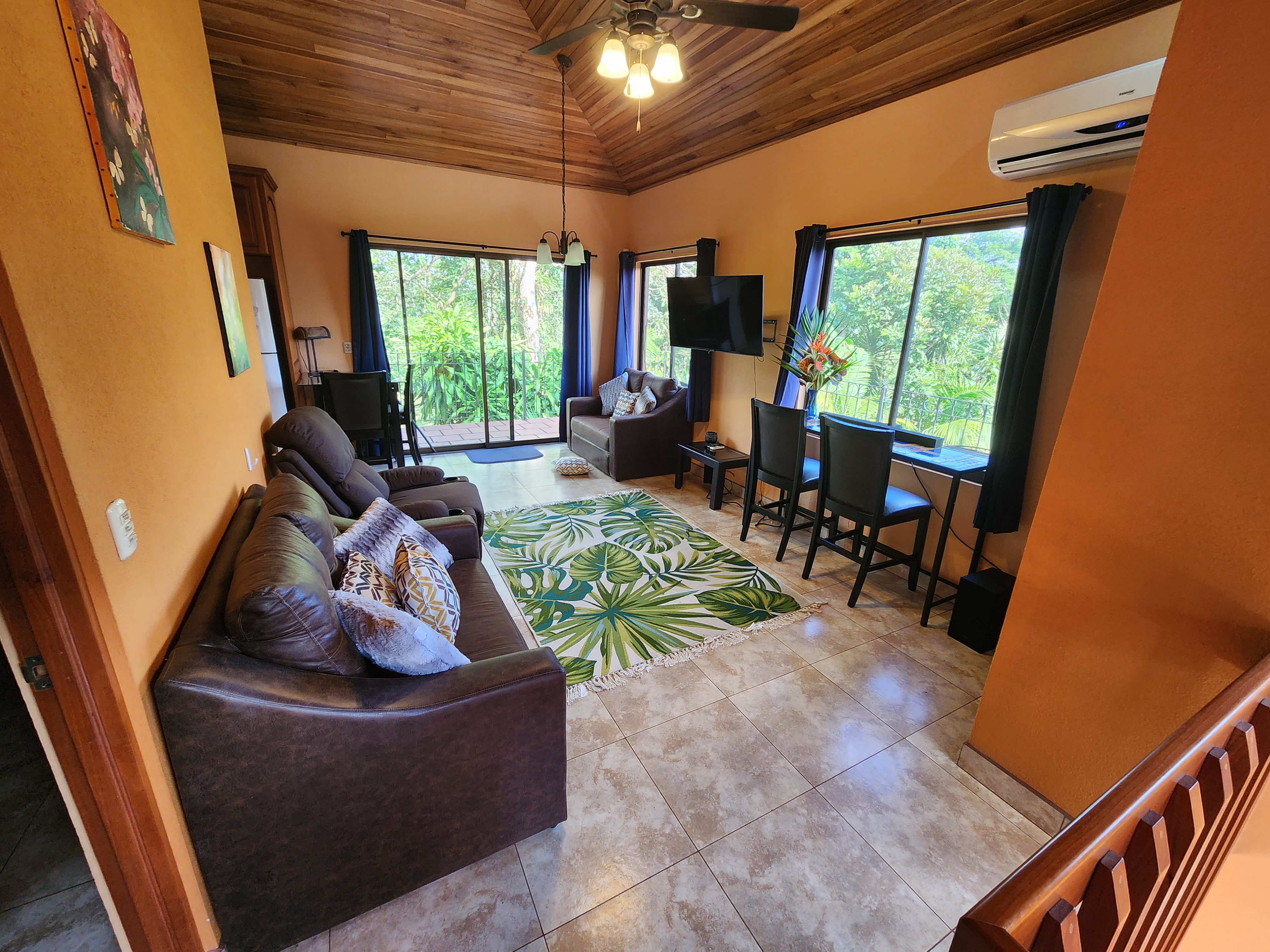 Beautiful 3 BD 2 BA Home in a 8 Acre Lot with Pool and Lake View