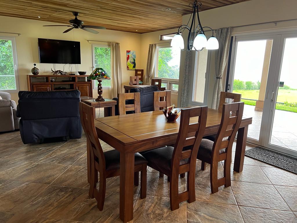 Luxury, Lake & Volcano View, 2BD/3BA Home in Gated Commuinty+1BD/1BA Apt