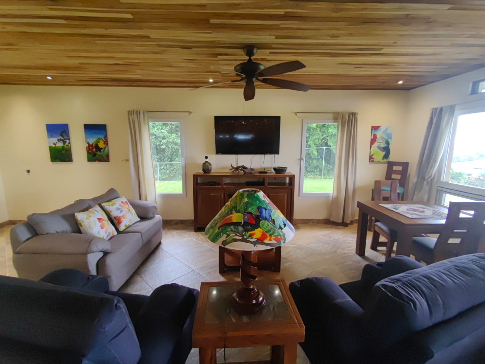 Luxury, Lake & Volcano View, 2BD/3BA Home in Gated Commuinty+1BD/1BA Apt