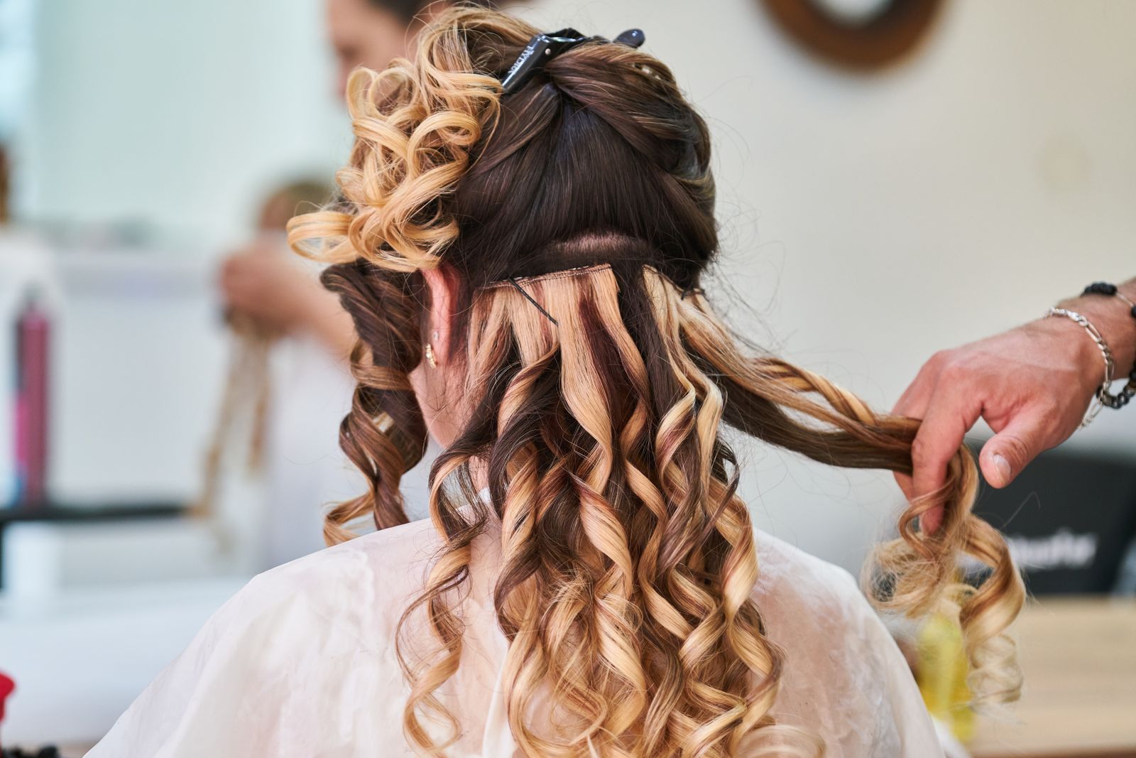 Extensions for thin hair: what works and what does not