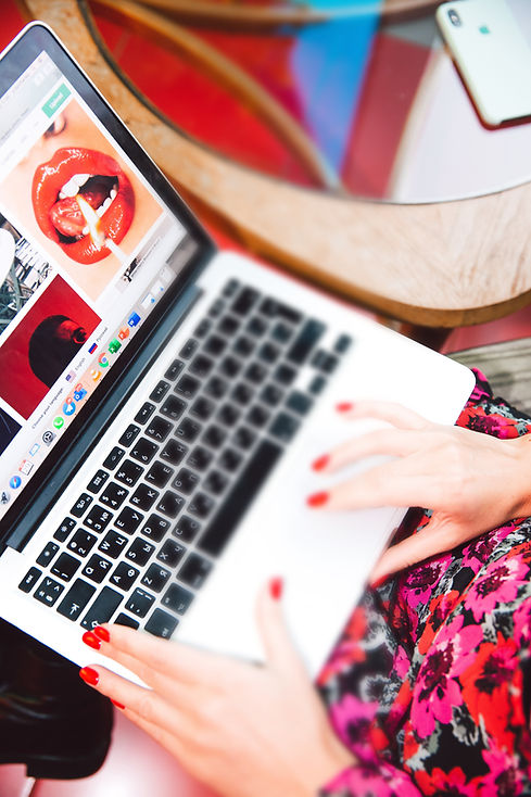 Social-Media-pexels-polina-zimmerman-3746947-blurred.jpg
