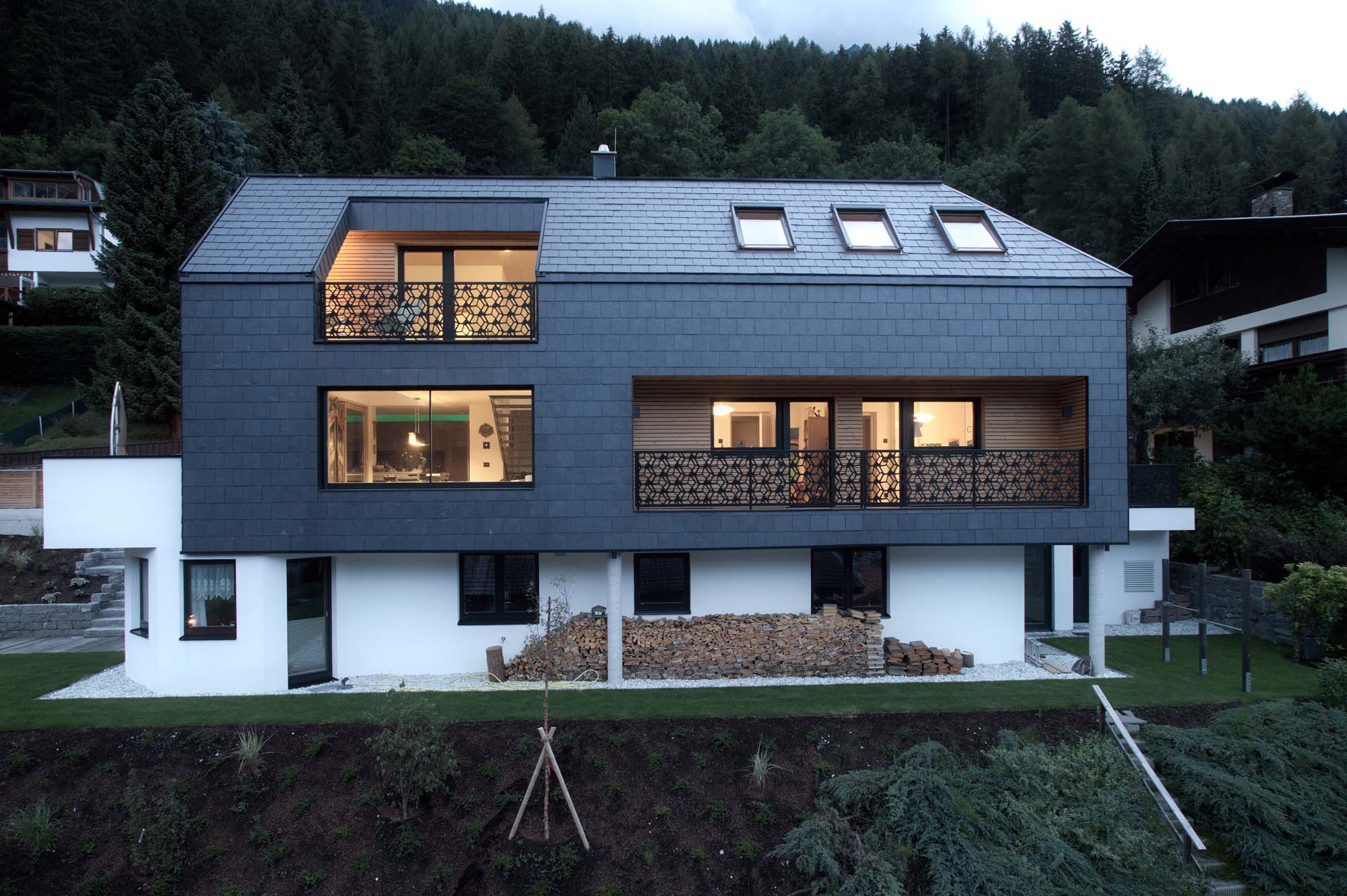Haus J