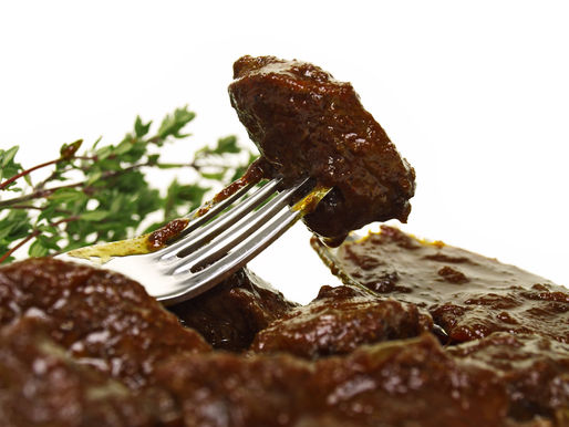 SONNTAGS GIBT'S KALBSGULASCH!