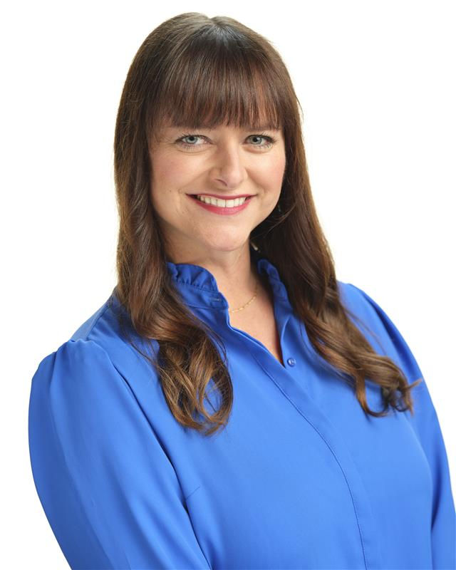 Shannon Bible Headshot 08.12.24_4.jpg