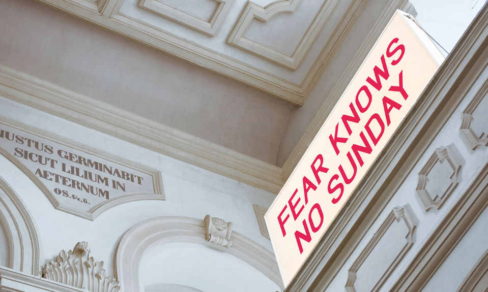 Detail.jpgLight box with the inscription "Fear Knows No Sunday" on the gallery of the study church in Burghausen