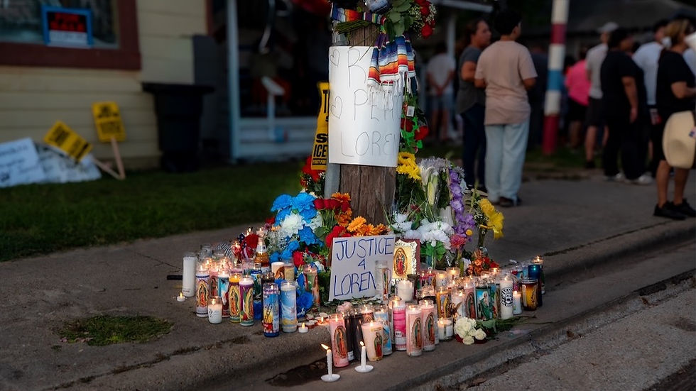 Un memorial para Lorenzo Salgado Araujo, un padre y empresario local asesinado por un agente de ICE el 7 de julio. (Crédito Jonathan Guevara, Latin Touch Media/Latin Touch Media)