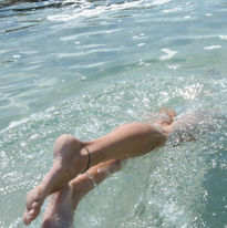 dive feet.jpg