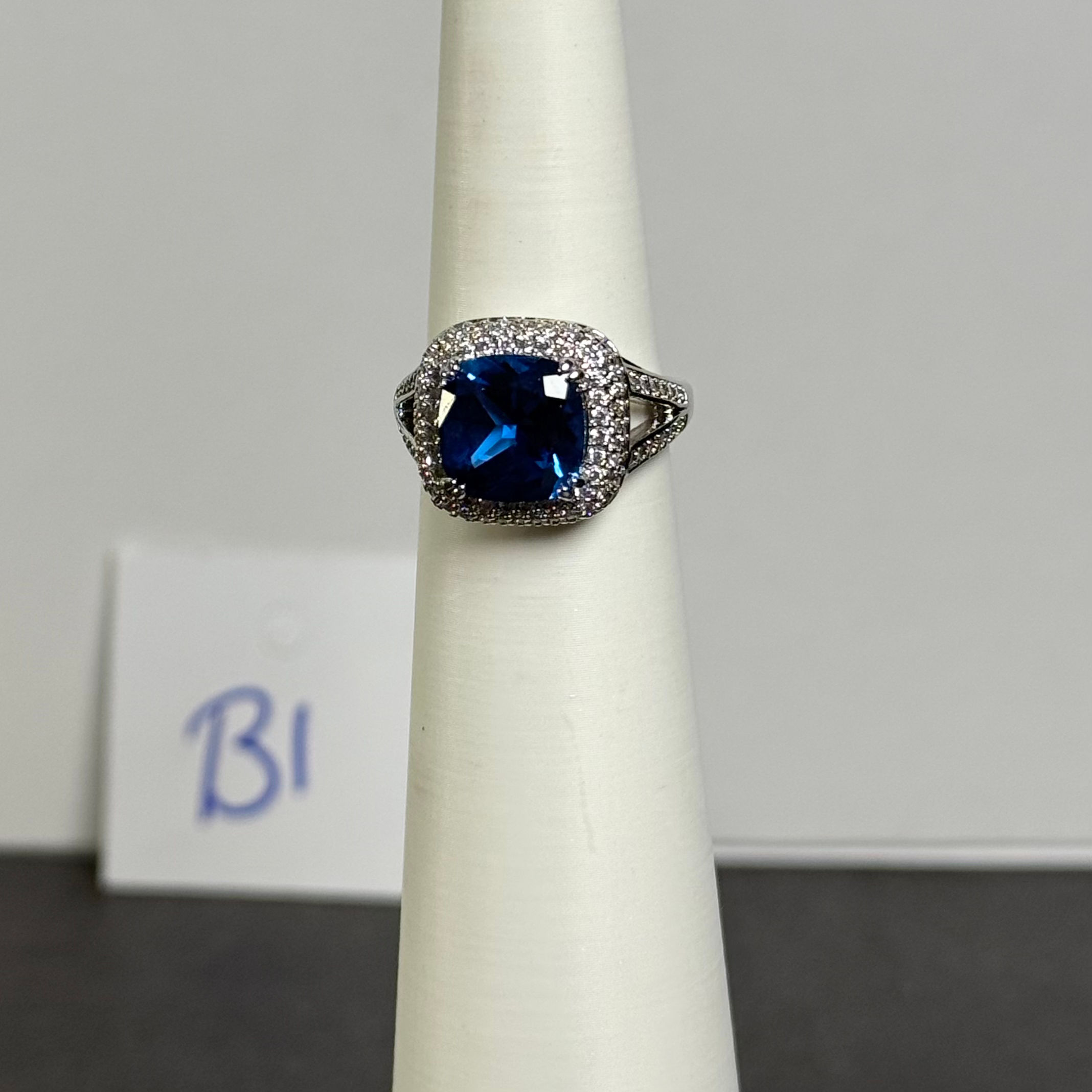 B01 Size 7 - OG - Aqua Blue Spinel/Rhodium