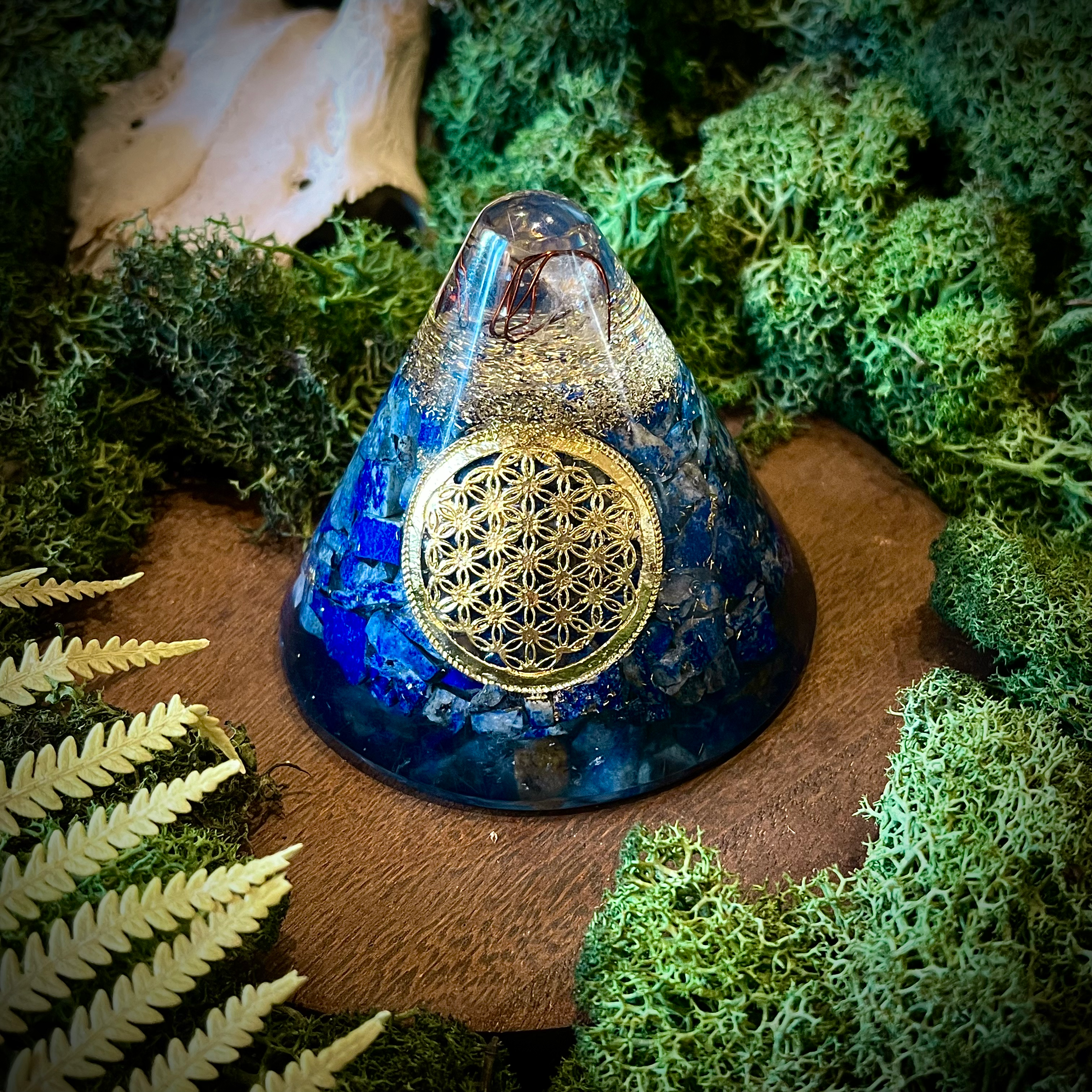 Pyramide en Orgonite - Lapis Lazuli