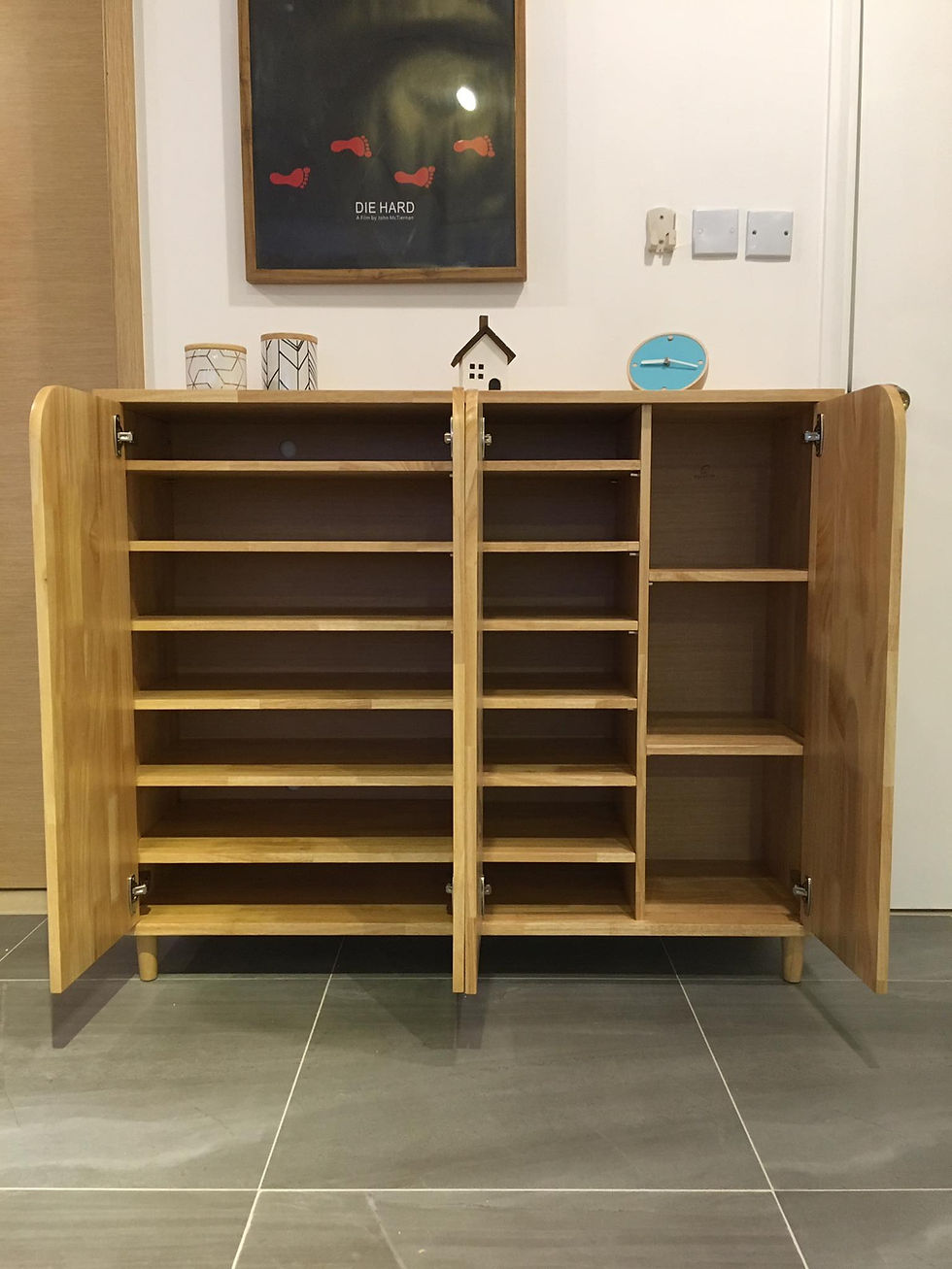 縮圖：Peed TV + Hinge Shoes Cabinet