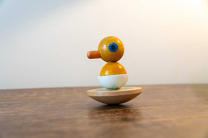 Een beeldje van een eendje gebruikt door haptotherapeut Moniek Jansen tijdens behandelingen