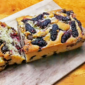 MULBERRY AND ORANGE LOAF CAKE (SEASONAL)