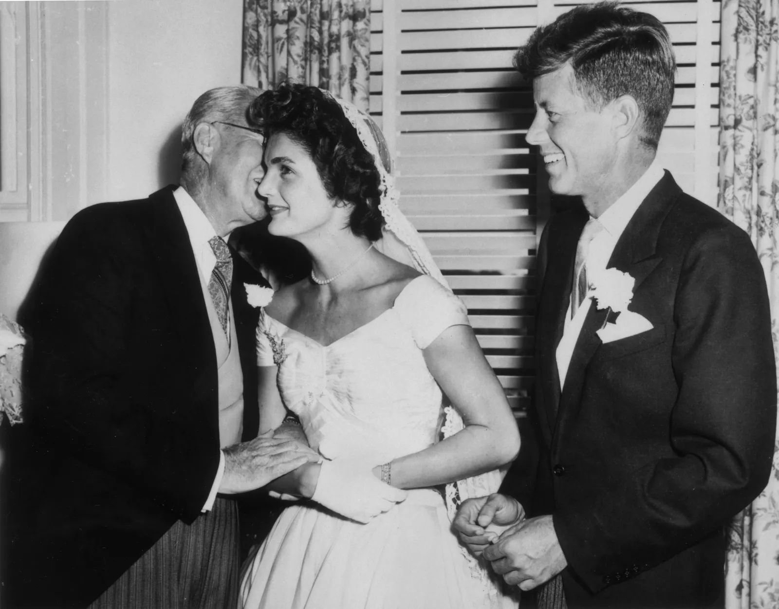 Die ikonische Hochzeit von Jackie und JFK: Eine zeitlose Feier der Liebe und Eleganz