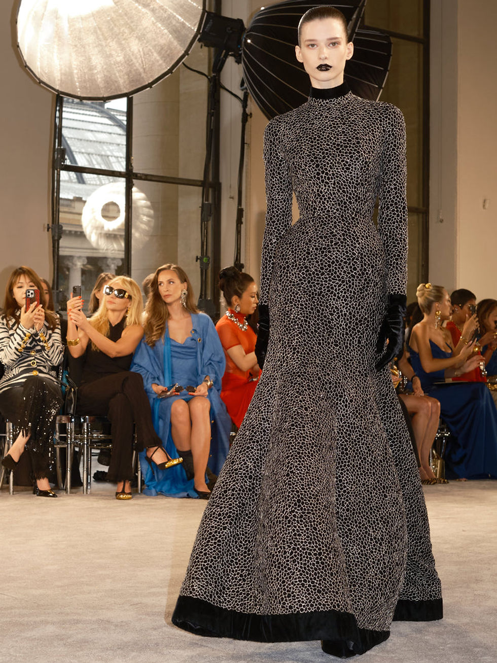 Schiaparelli Haute Couture: Surrealismus, Handwerk und moderne Fantasie — offizieller Look 9