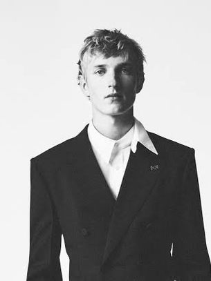 Givenchy Spring 2027 Menswear: Sarah Burton e Rachel Whiteread