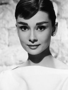 La grâce intemporelle d’Audrey Hepburn : une vie d’élégance et de compassion