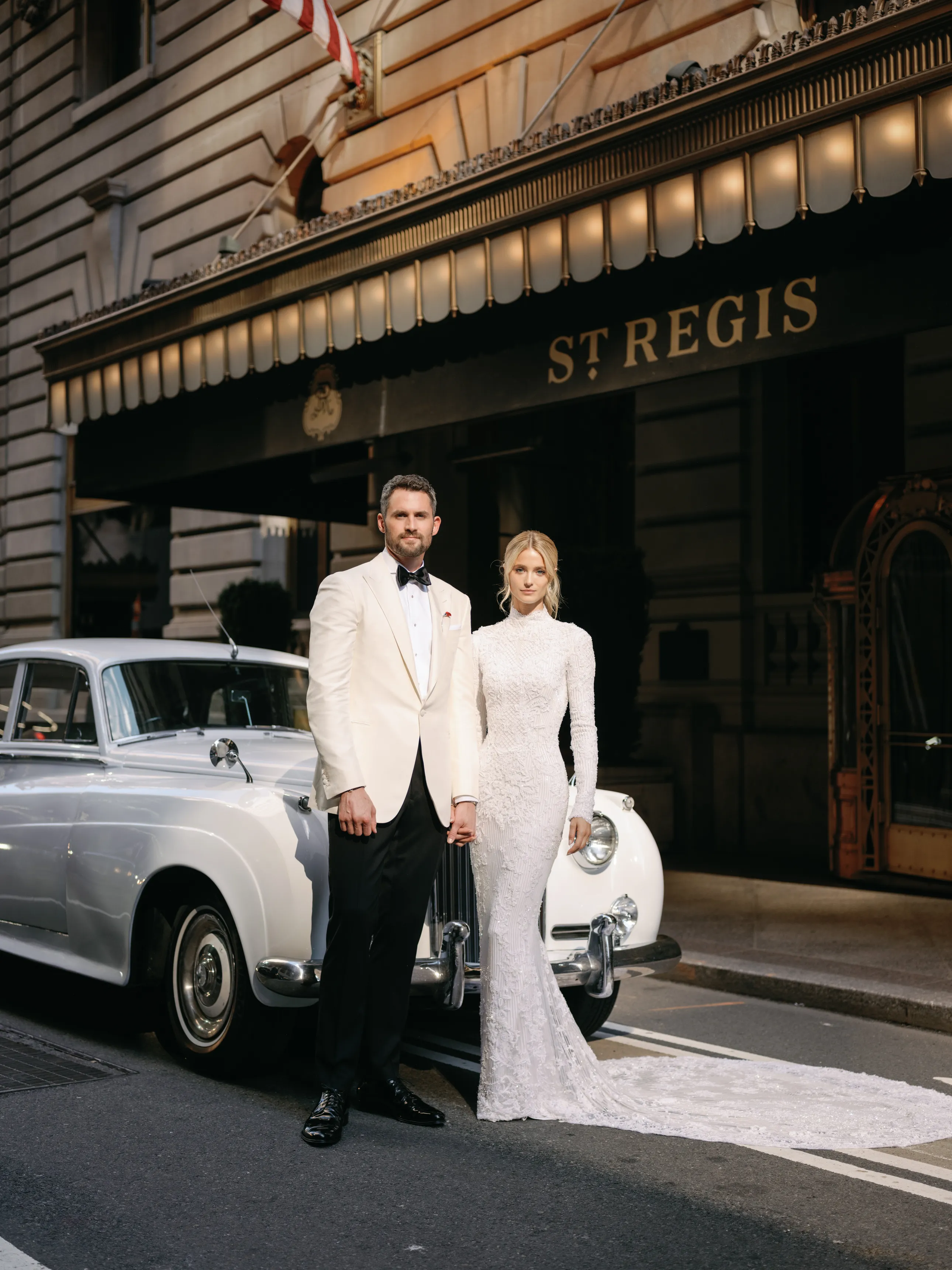 Die Verzaubernde Hochzeit von Kevin Love und Kate Bock: Eine Feier der Liebe und Eleganz