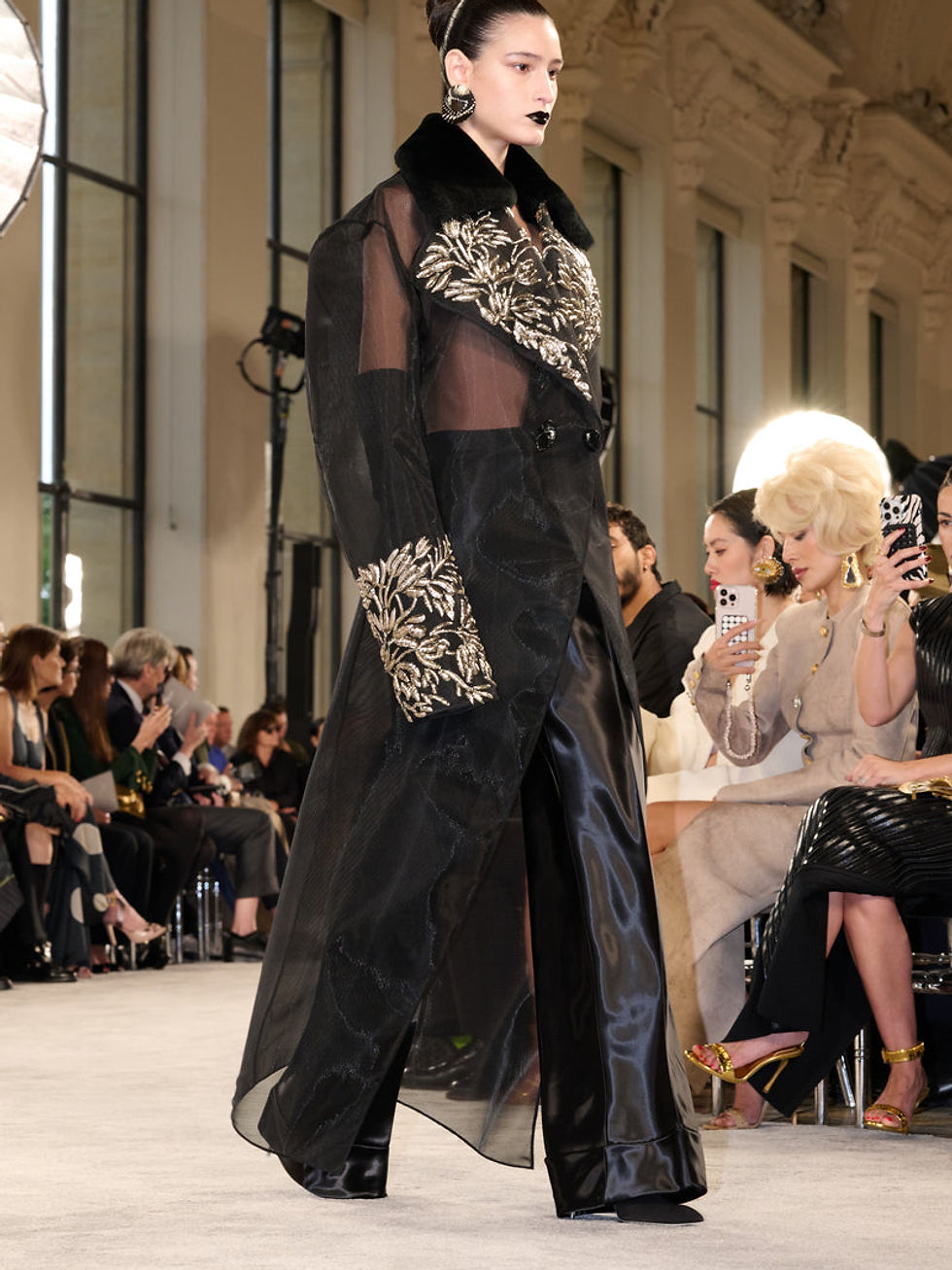 Schiaparelli Haute Couture: Surrealismus, Handwerk und moderne Fantasie — offizieller Look 2