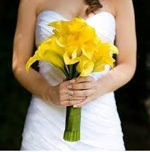 Éclatant et raffiné : composer le parfait bouquet de mariée jaune
