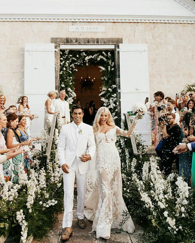 Devon Windsor et Johnny Dex : Un Mariage de Conte de Fées sous le Soleil des Caraïbes
