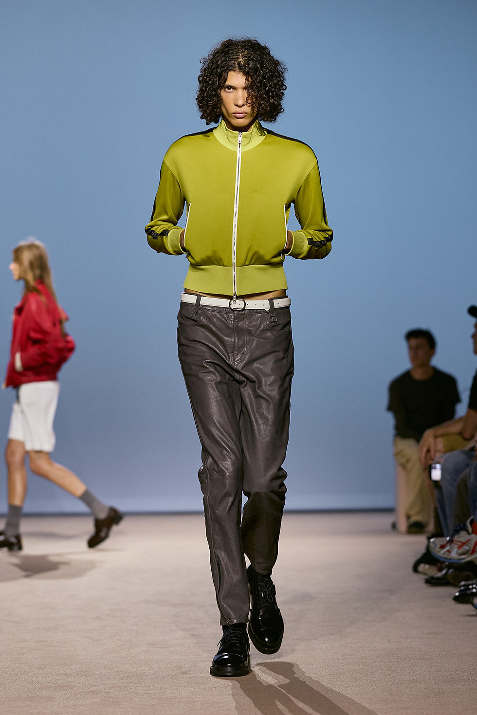 Wooyoungmi Moda Masculina Primavera/Verão 2027: a precisão de Seul encontra a leveza parisiense — look 9 do desfile