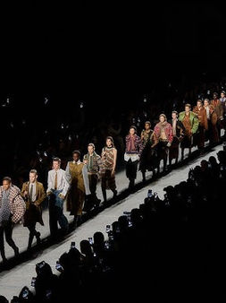 Dries Van Noten Women Autumn Winter 2026-2027: Artistic Layers and Timeless Expression