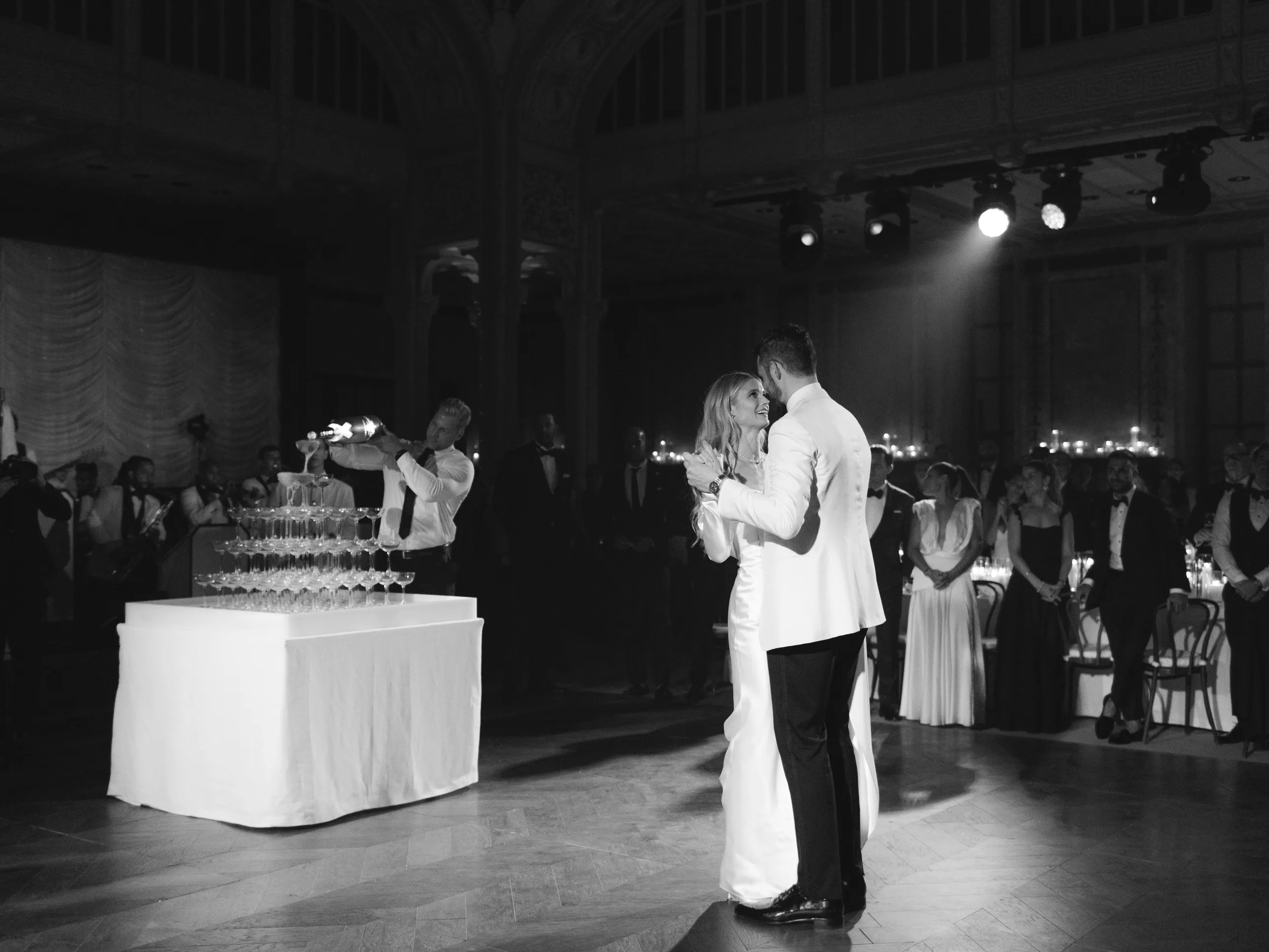 Die Verzaubernde Hochzeit von Kevin Love und Kate Bock: Eine Feier der Liebe und Eleganz