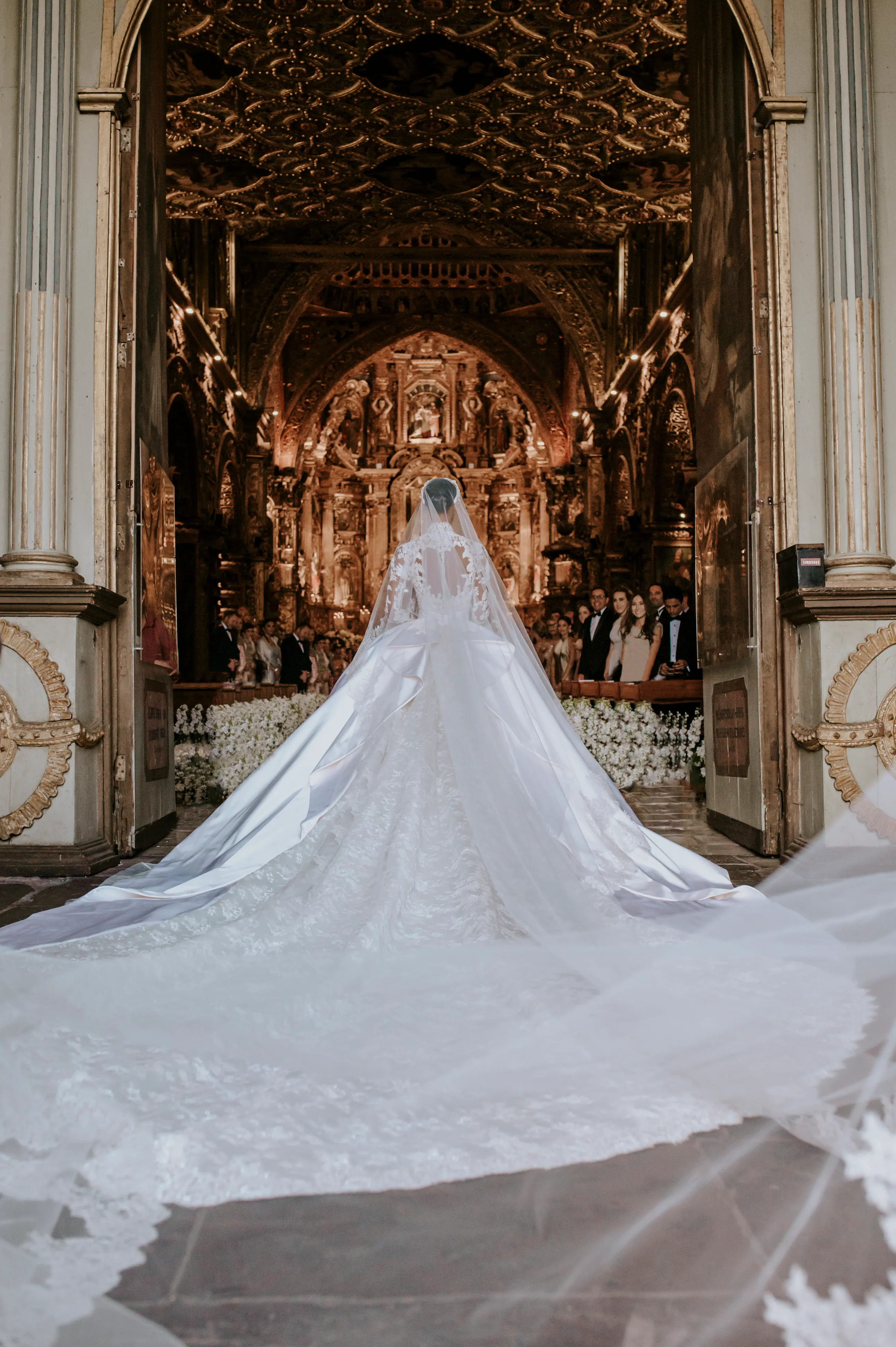 Jasmine Tooker und Juan David Borrero: Eine Feier von Eleganz und Charme