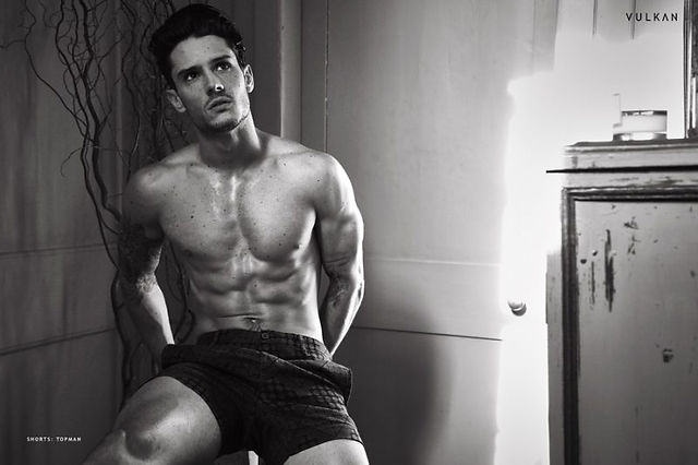 Die 100 besten Unterwäschemodels für Männer: Ikonen für Stil, Fitness und Selbstbewusstsein