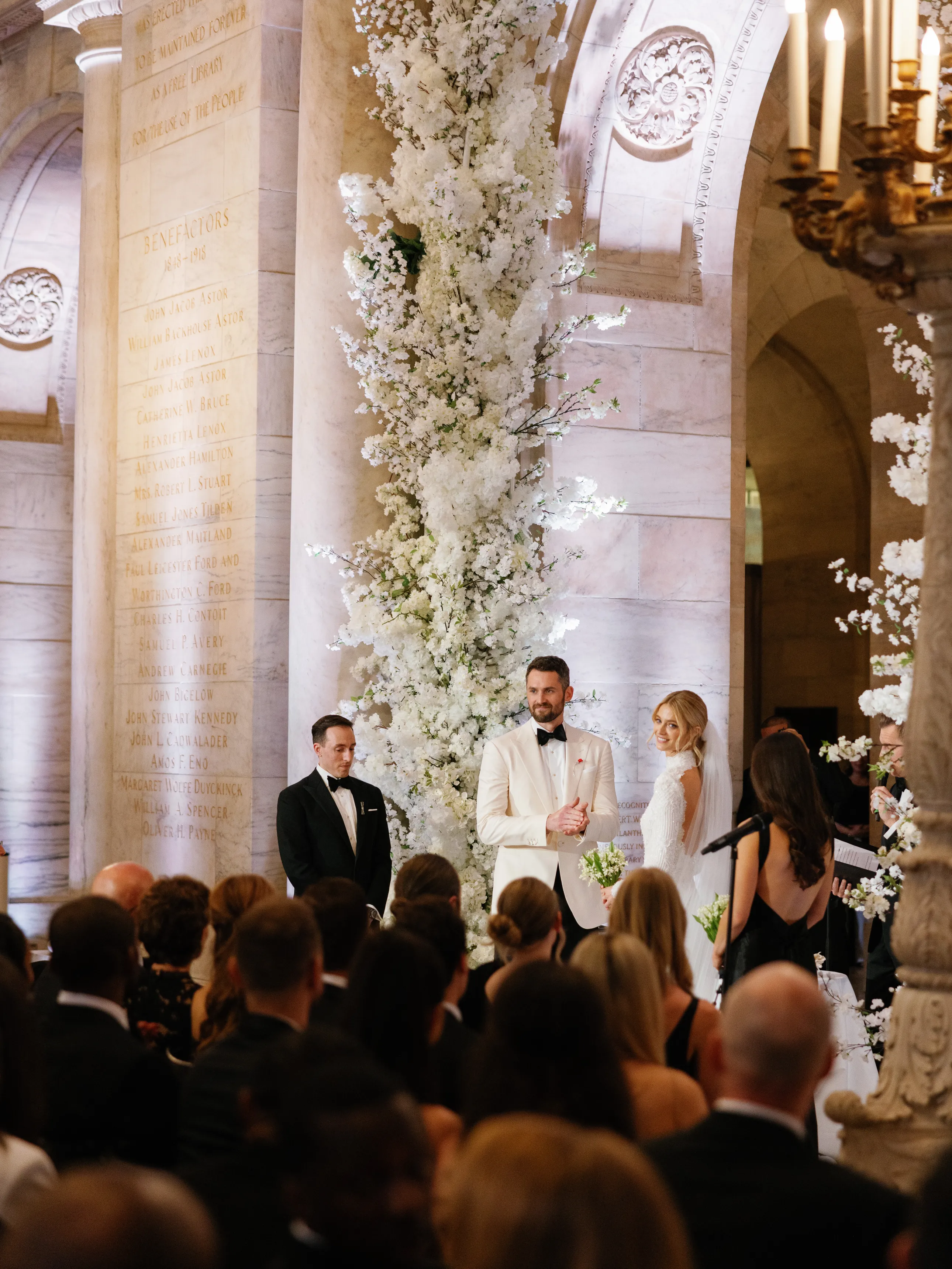 Die Verzaubernde Hochzeit von Kevin Love und Kate Bock: Eine Feier der Liebe und Eleganz