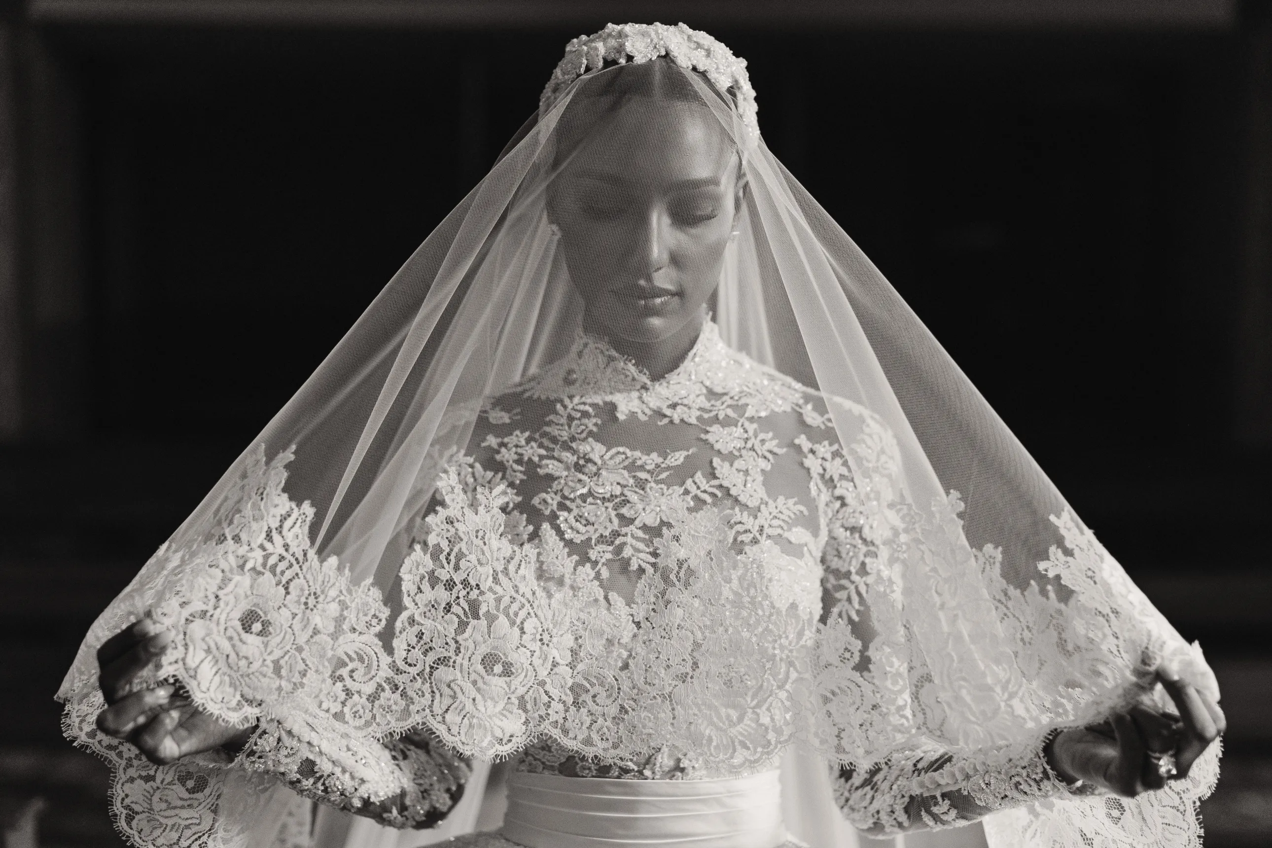 Jasmine Tooker und Juan David Borrero: Eine Feier von Eleganz und Charme