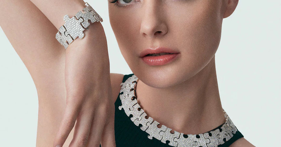 Akillis luxury jewelry brand product image