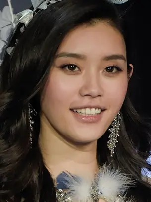 Ming Xi (@mingxi11): The Iconic Chinese Supermodel Dominating the Fashion World and Social Media