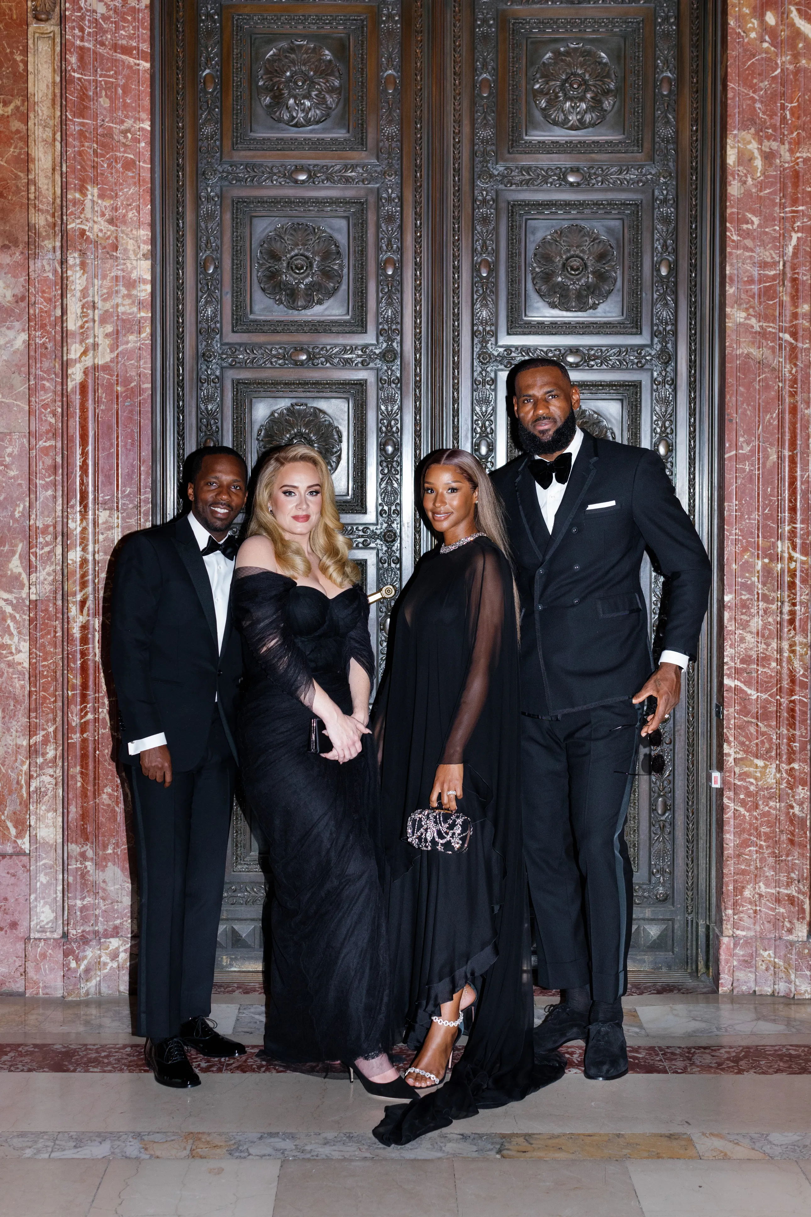 Die Verzaubernde Hochzeit von Kevin Love und Kate Bock: Eine Feier der Liebe und Eleganz