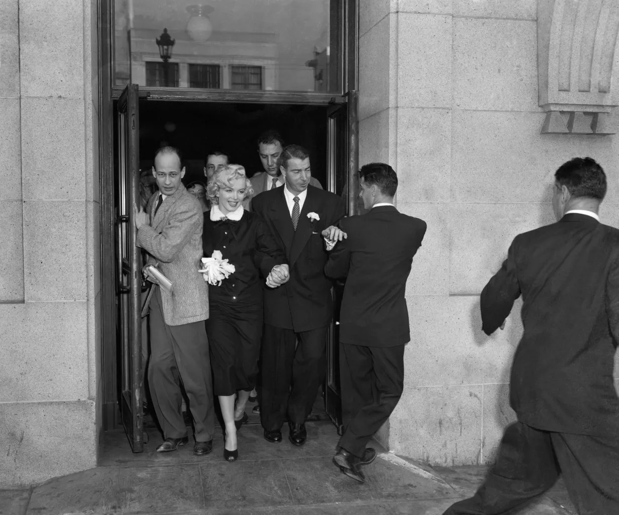 Die geheime Hochzeit von Marilyn Monroe: Ein Einblick in die Ehen der Ikone
