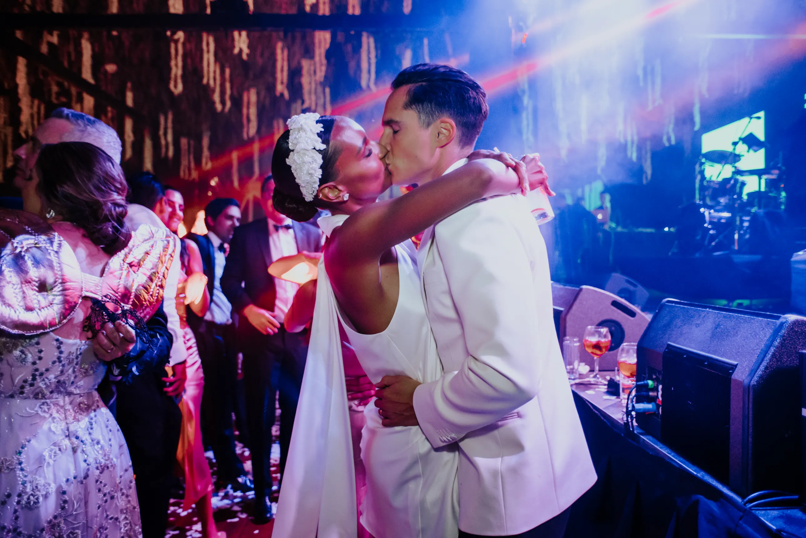 Jasmine Tooker und Juan David Borrero: Eine Feier von Eleganz und Charme