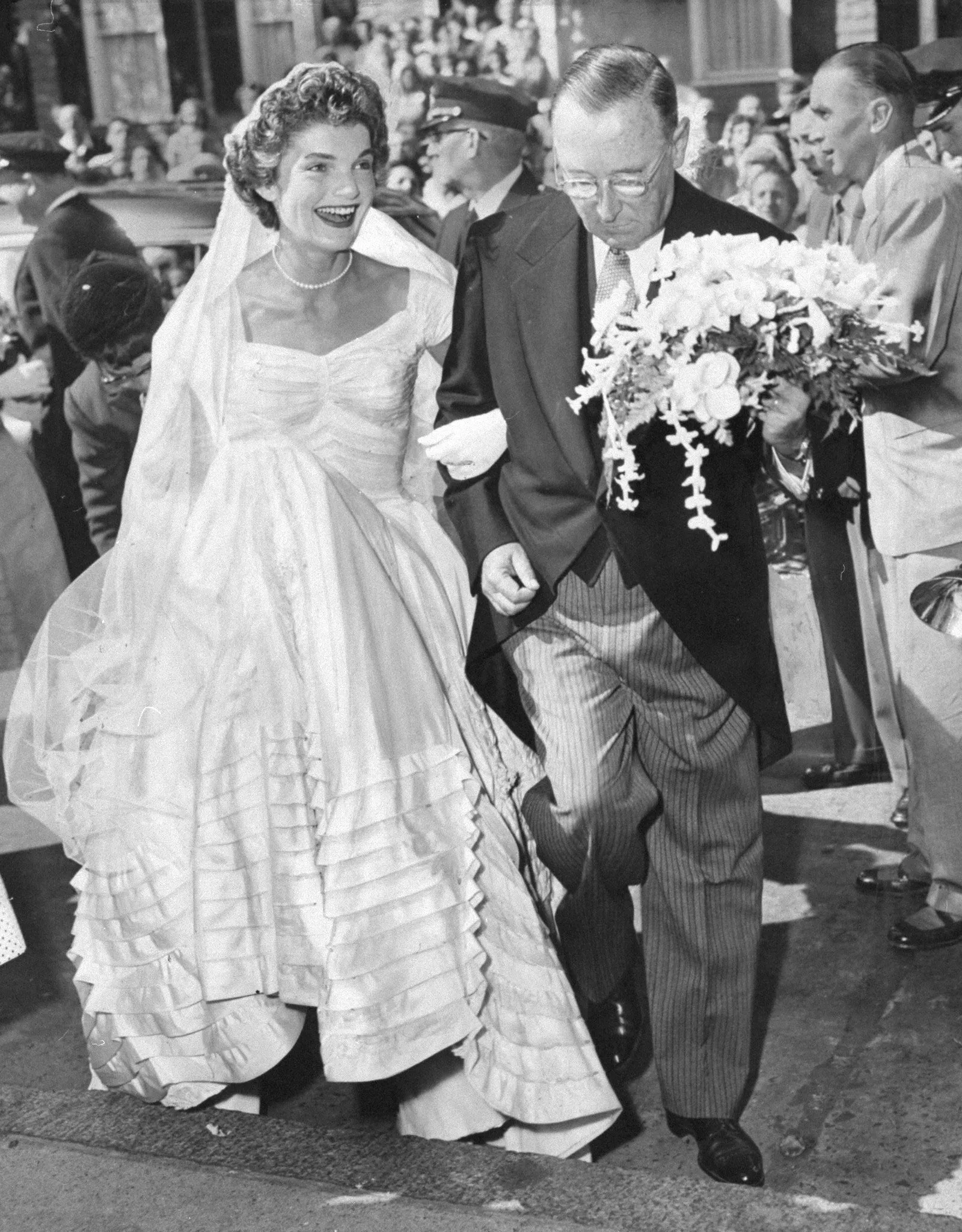 Die ikonische Hochzeit von Jackie und JFK: Eine zeitlose Feier der Liebe und Eleganz