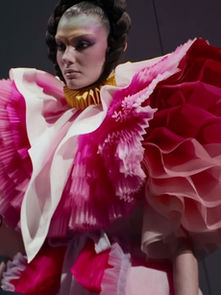 Viktor&Rolf “Diamond Kite” Haute Couture Spring/Summer 2026: Geometry in Motion