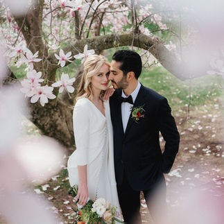 結婚式でのエリザベス・レイルとニーク・マンシャディ