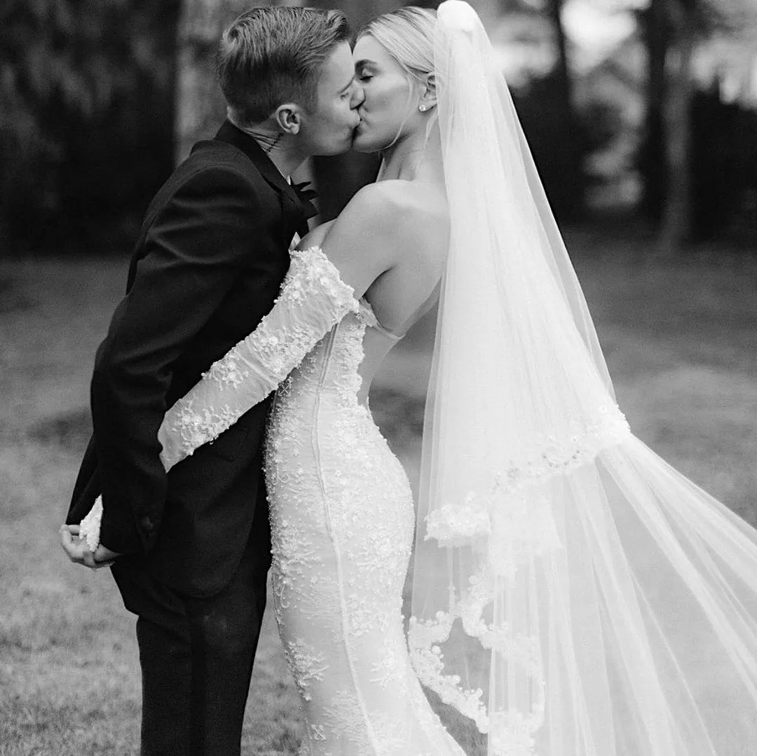 Robe hailey bieber mariage sale