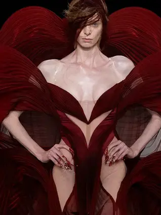 Iris van Herpen 'Sonic Starquakes': A Futuristic Haute Couture Masterpiece