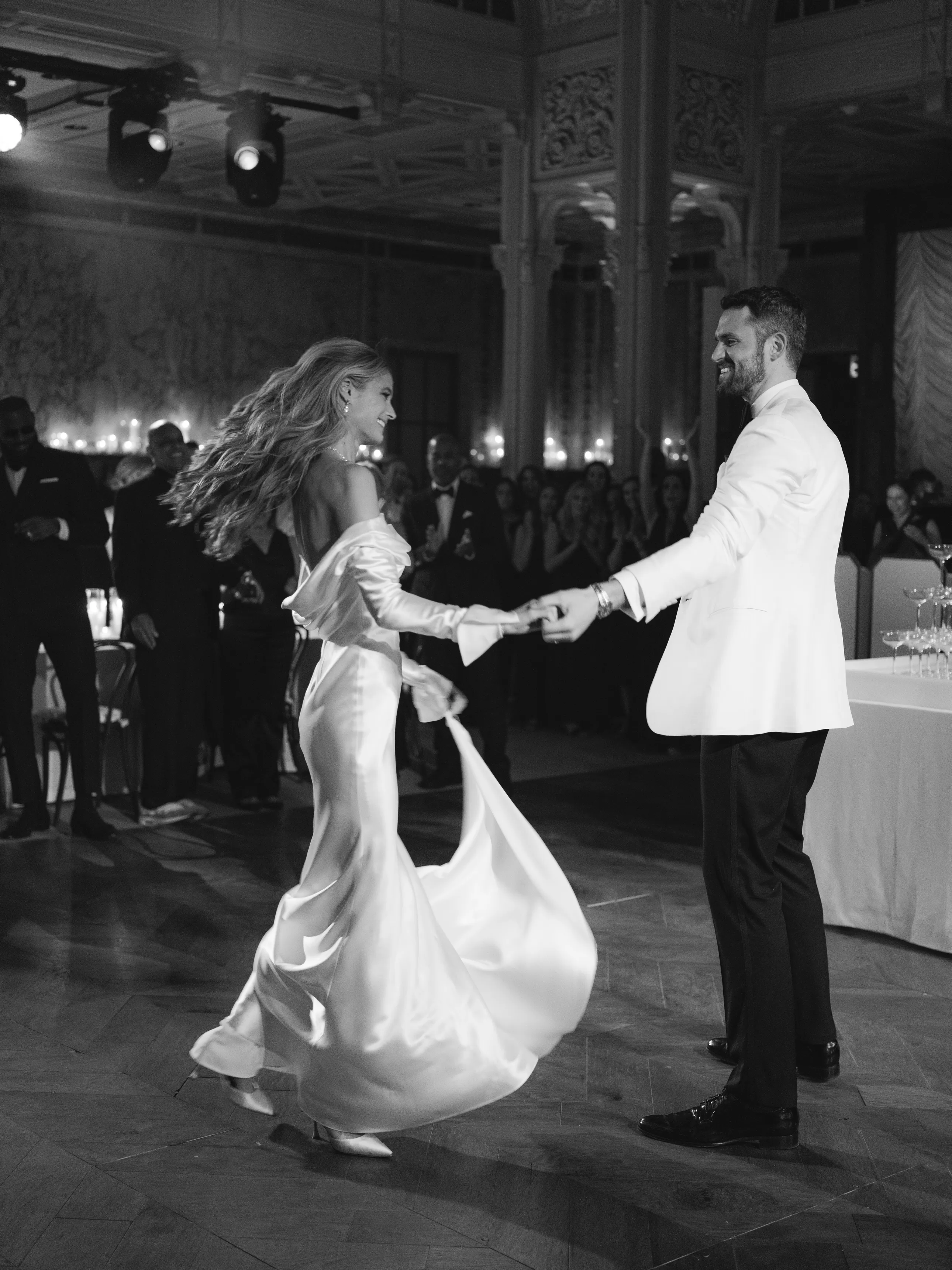 Die Verzaubernde Hochzeit von Kevin Love und Kate Bock: Eine Feier der Liebe und Eleganz