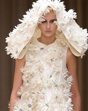 McQueen Autumn Winter 2026 Show: Dark Romance Meets Avant-Garde Power