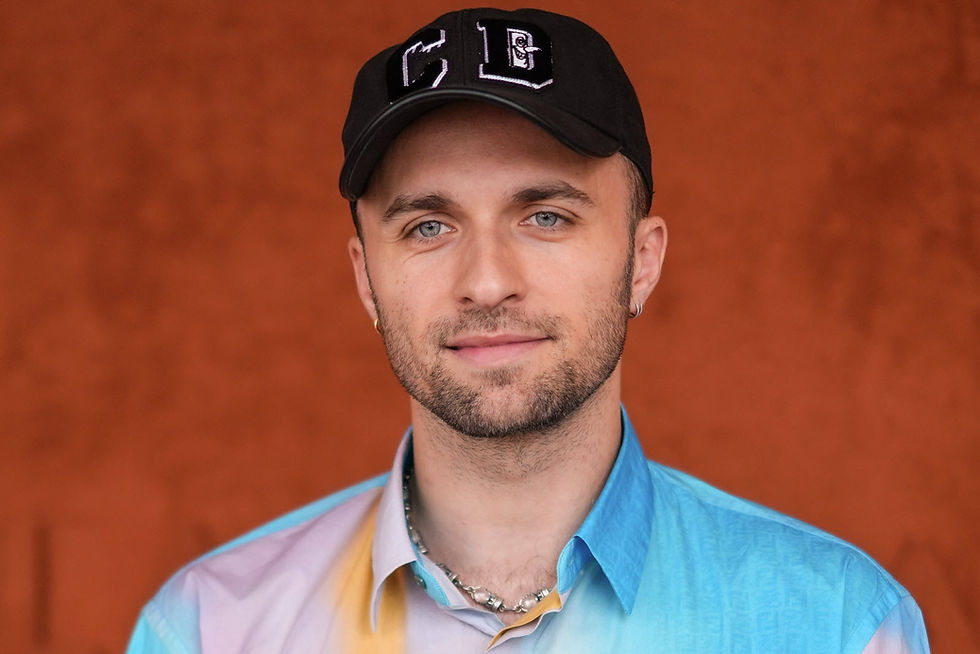 Squeezie : le roi de YouTube en France et icône d’une génération connectée