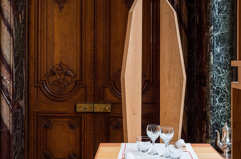 Ducasse Baccarat Paris table setting — official brand image