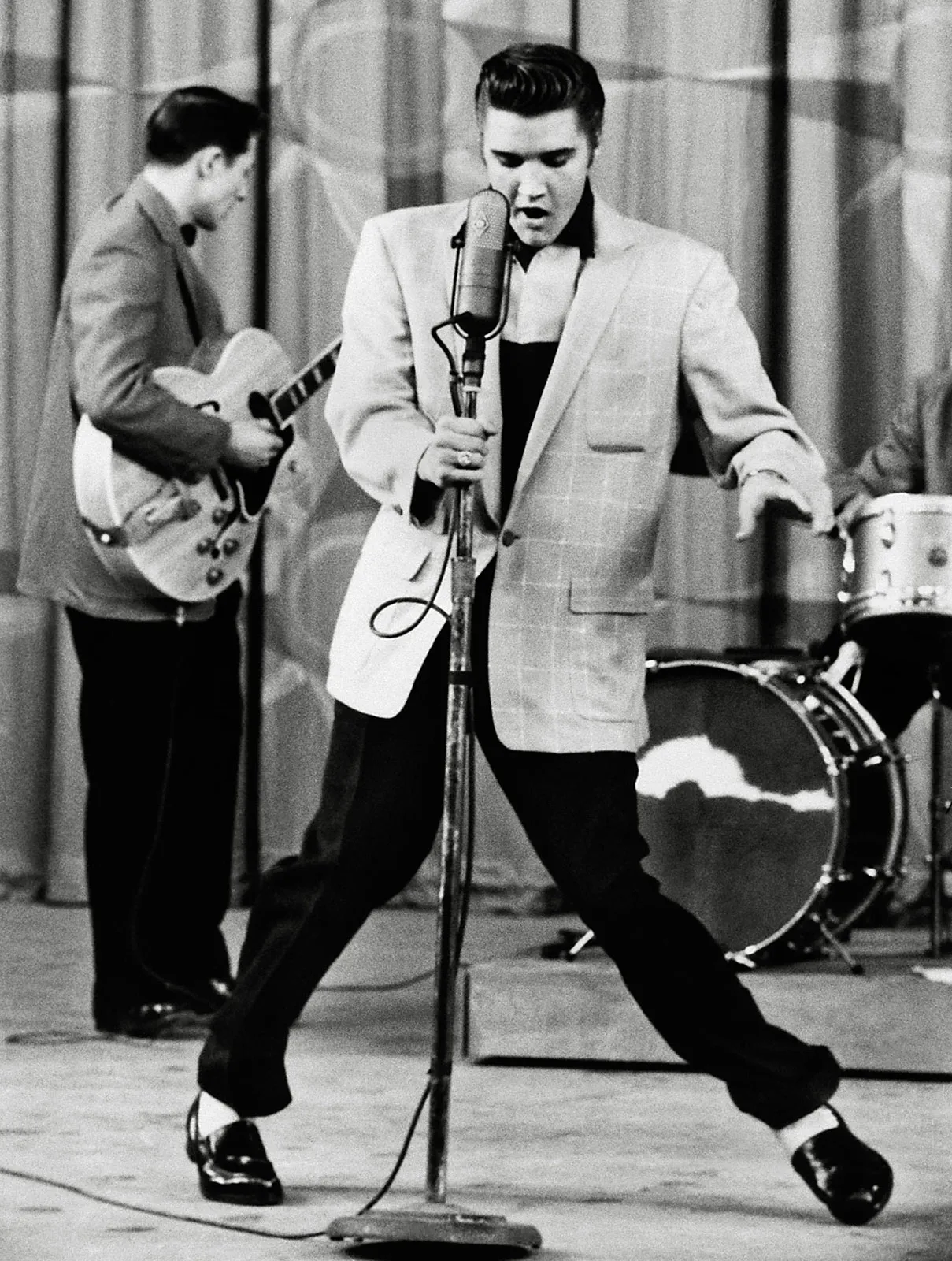 The Life and Legacy of Elvis Presley: The King of Rock and Roll